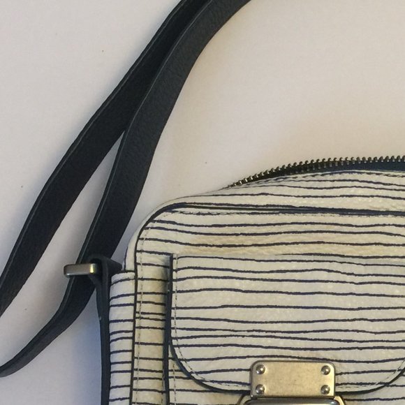 FOSSIL WHITE/BLUE LEATHER CROSS BODY NWOT - Picture 4 of 6